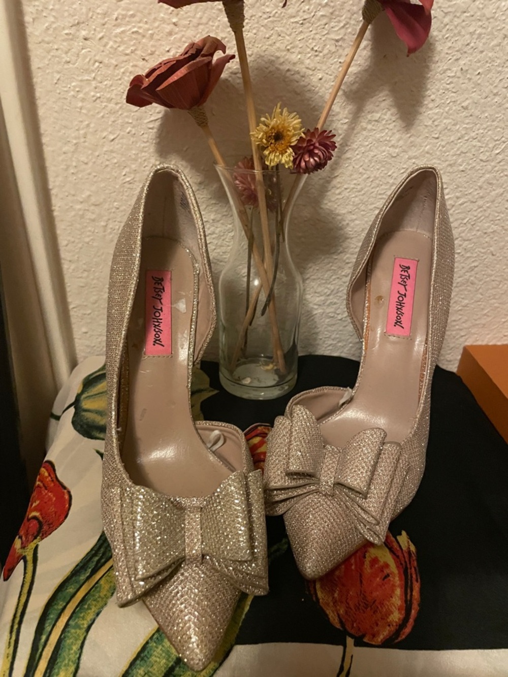 Betsey Johnson Glitter Bow Pointed Pumps in Champagne Gold. Closet clear out.